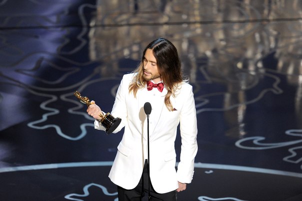Jared Leto Shows Support for Activist “Dreamers” at Oscars